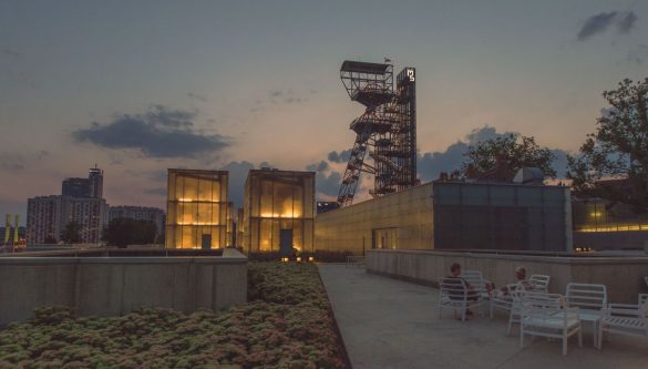 Zdjęcie nocne. Muzeum Śląskie, widok na Szyb Bartosz