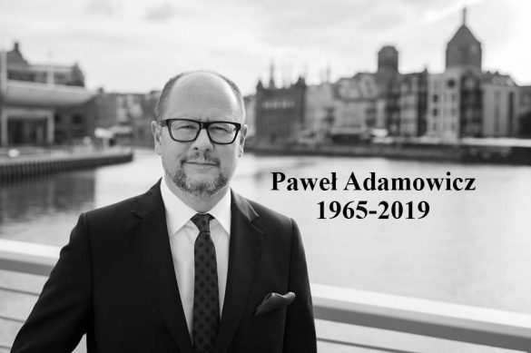 Czarno-białe zdjęcie Pawła Adamowicza