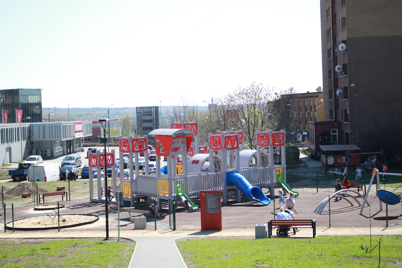 Plac zabaw powstały w ramach rewitalizacji pocynkowej hałdy