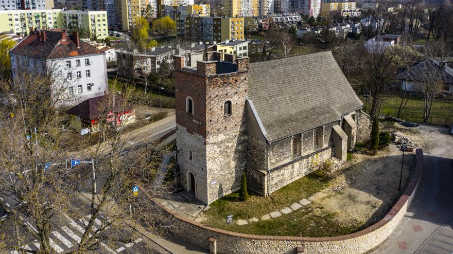 Gliwicki kościół św. Bartłomieja z lotu ptaka