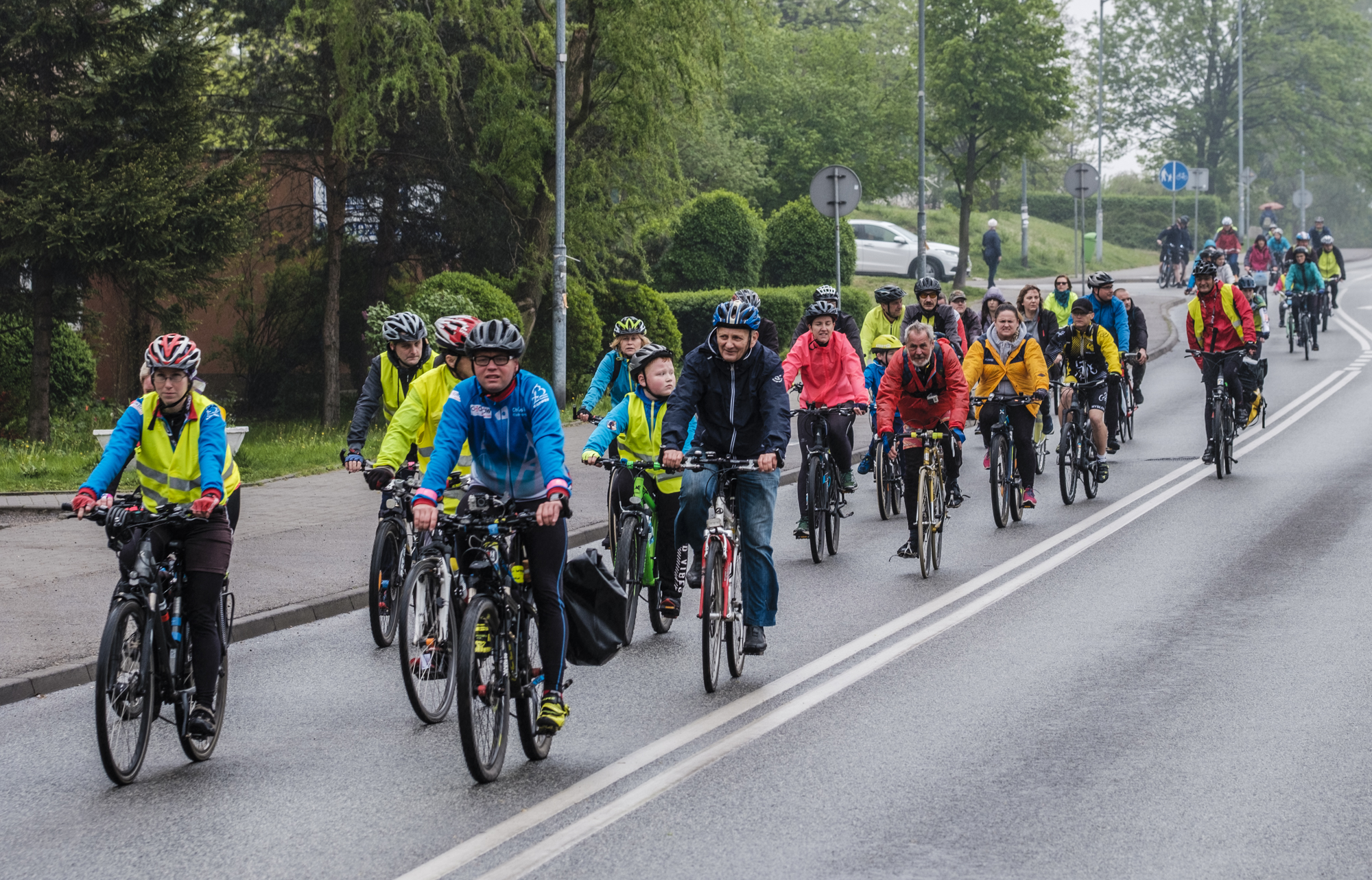 Grupa rowerzystów- uczestników rajdu w Chorzowie