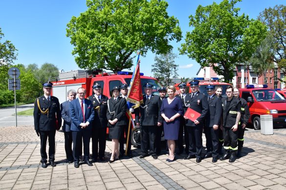 Uroczystości z okazji Dnia Strażaka przed Starostwem Powiatowym w Bieruniu