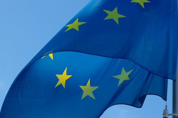 Fragment powiewającej flagi UE
