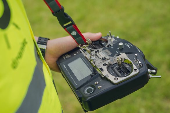Pilot do kierowania dronem
