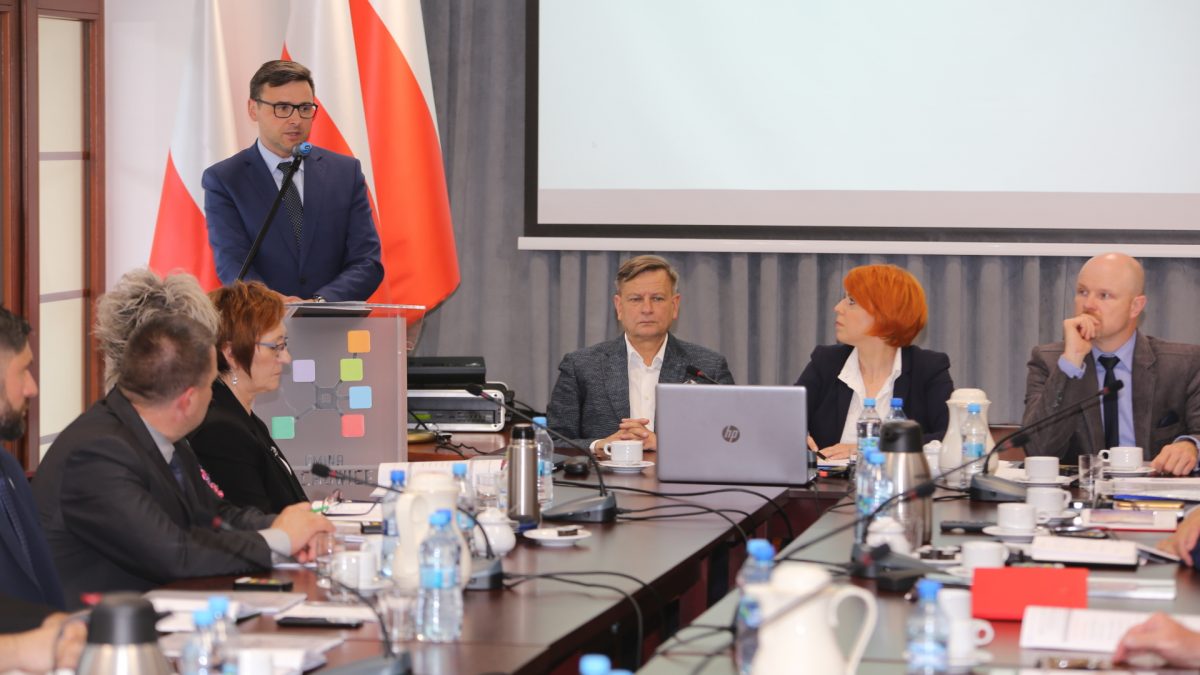 Radni oraz wójt gminy Pilchowice podczas sesji rady gminy