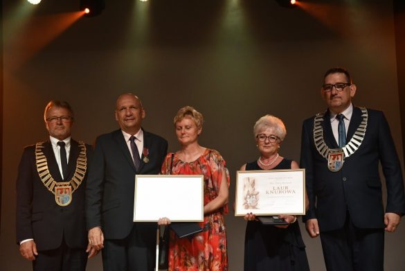 Laureaci Lauru Knurowa na wspólnym zdjęciu