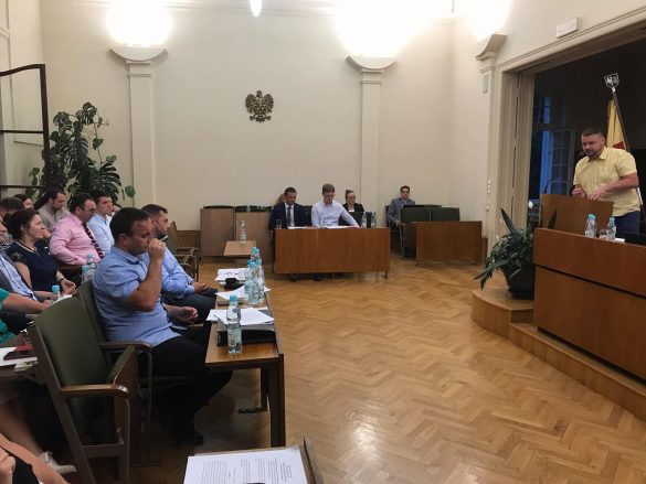 Radni podczas posiedzenia rady miasta w Świętochłowicach