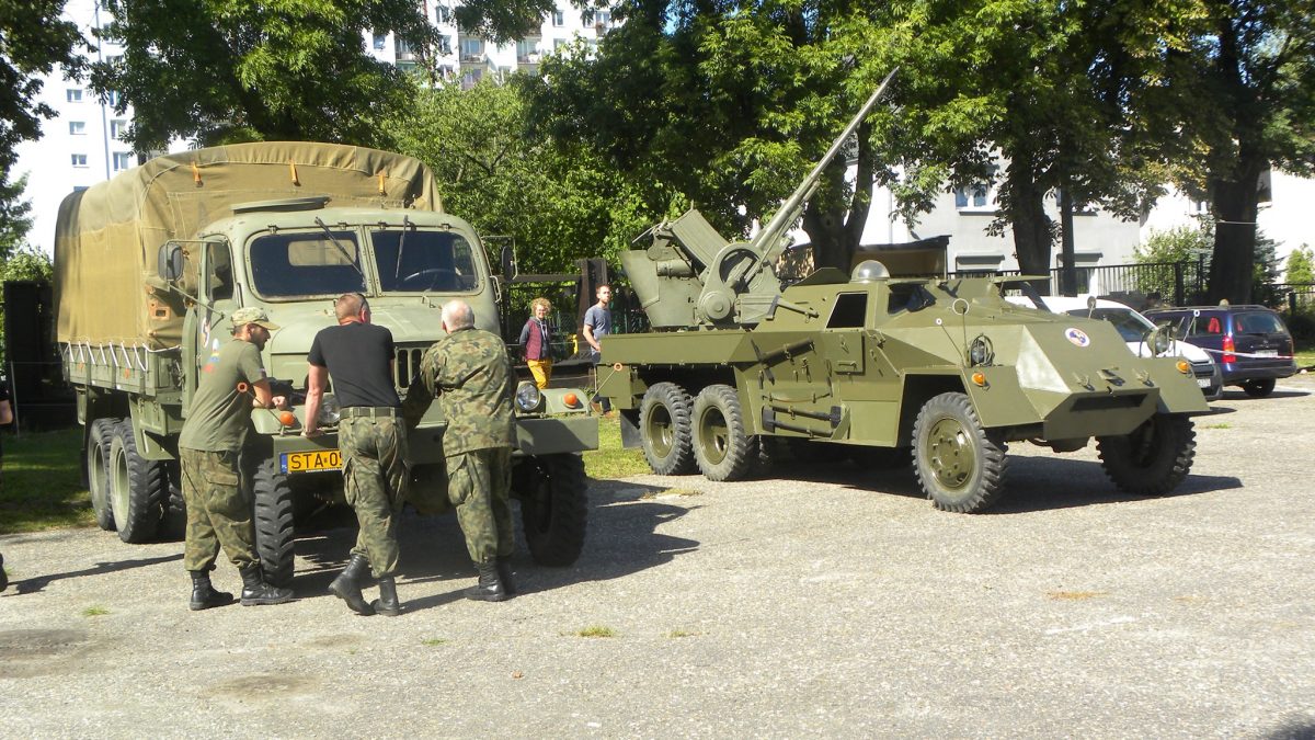 Pojazdy wojskowe eksponowane podczas wydarzenia