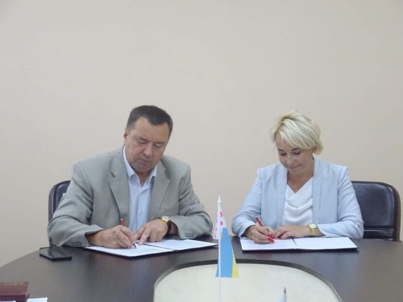 Podpisywanie listu intencyjnego przez prezydeta Obuchowa i Panią wiceprezydent Będzina