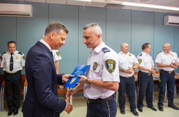 Prezydent Bytomia wręcza nagrody Straży Miejskiej