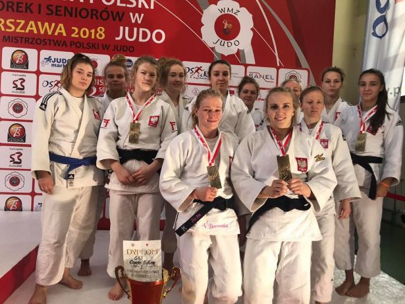 Zawodnicy judo na podium