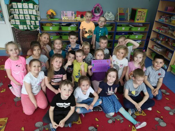 Zdjęcie grupowe przedszkolaków