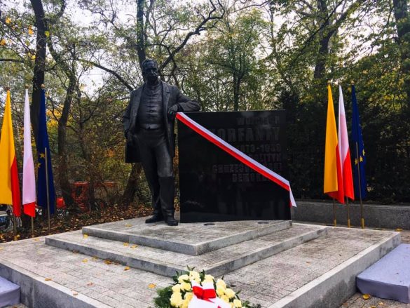 pomnik wojciecha korfantego w warszawie