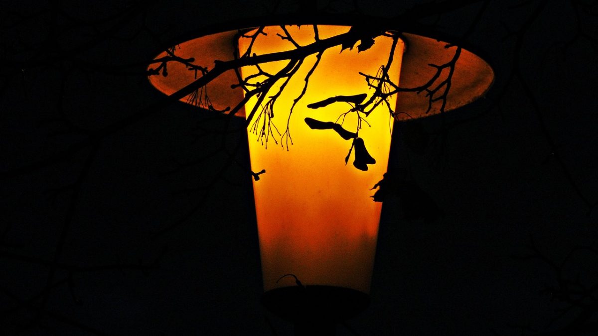 Lampa uliczna w nocy