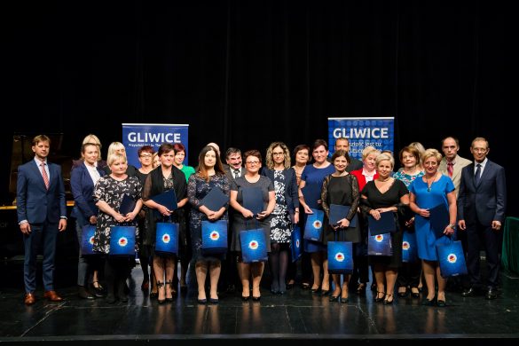 Zdjęcie grupowe uczestników gali