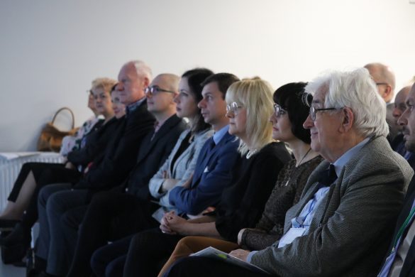 grupa osób zebranych na konferencji w szpitalu urazowym w piekarach śląskich