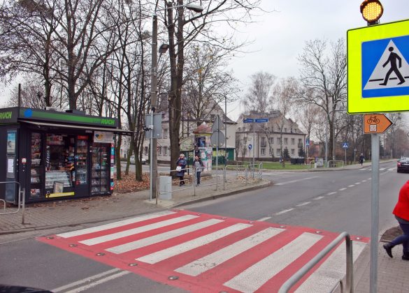 Dodatkowe oświetlenie na przejściu dla pieszych na ul. Katowickiej w Rudzie Śląskiej.