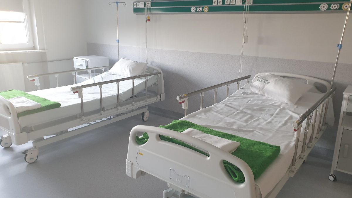 Łóżka na oddziale neurologicznym w szitalu w Rudzie Śląskiej