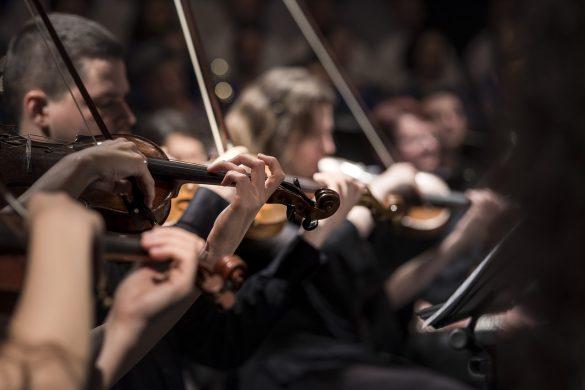 Orkiestra z muzyką klasyczną