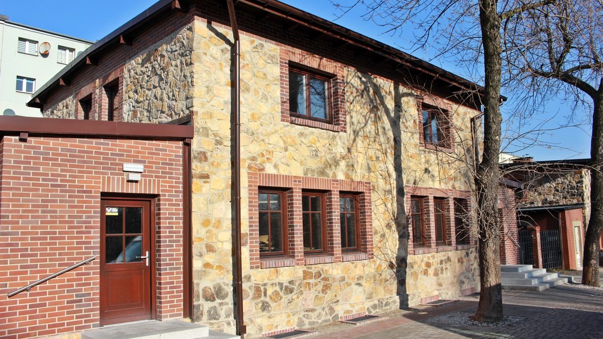Budynek zabytkowej kolonii robotniczej Ficinus w Rudzie Śląskiej