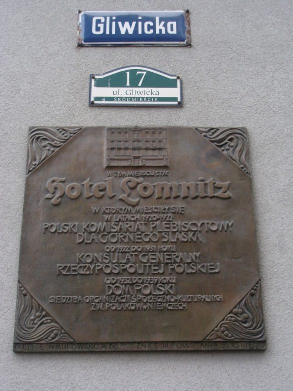 Tablica pamiątkowa w miejscu, gdzie mieścił się Polski Komisariat Plebiscytowy