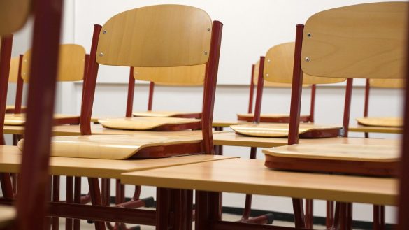 Pusta klasa w szkole