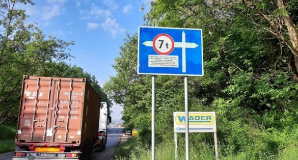 Ruch tirów na drodze w Sławkowie