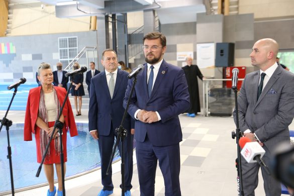 konferencja na basenie