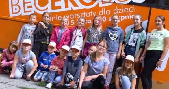 zdjęcie grupowe młodzieży