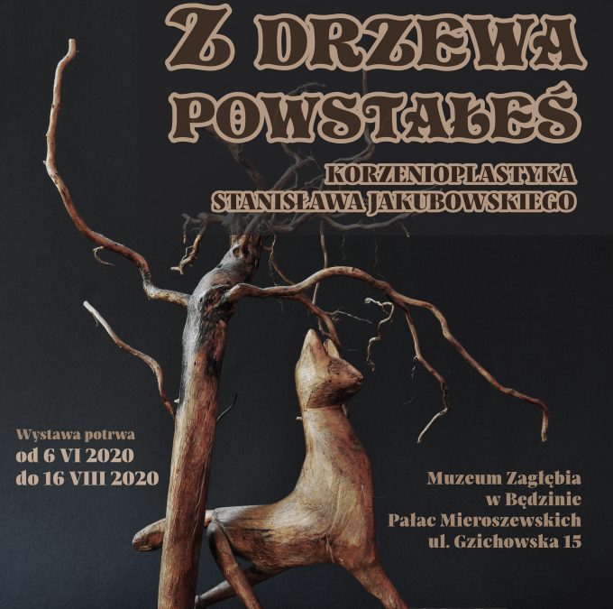 Plakat przedstawiający informujący o wystawie Stanisława Jajuboeskiego na ciemnym tle z rzeźbą w kształcie korzenia