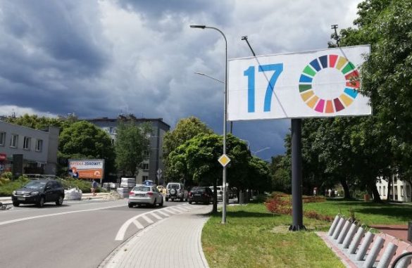 billboard z liczbą "17"