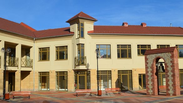 budynek z zewnątrz