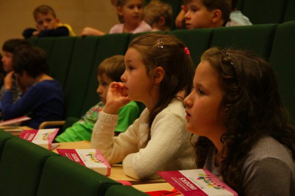 Dzieci podczas wykładu
