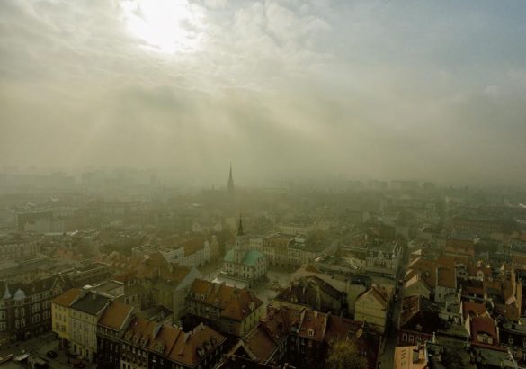 Panorama miasta w czasie smogu