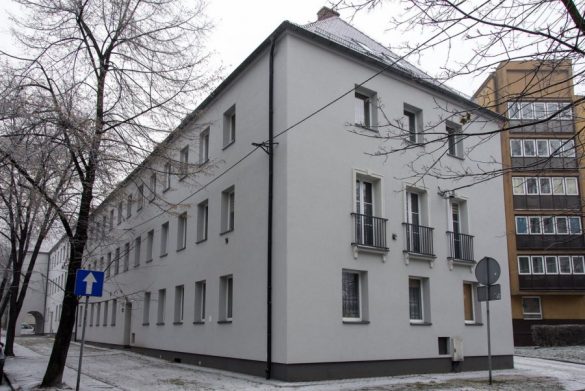 Budynek z nową elewacją