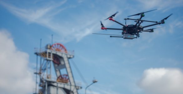 Dron nad szybem kopalnianym