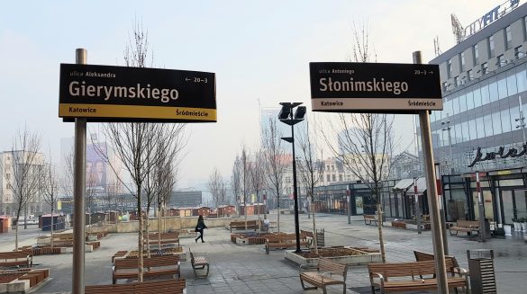 Tabliczki z nazwami ulic na katowickim rynku