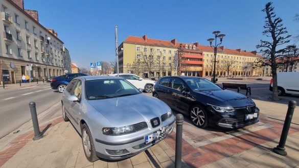 Samochody zaparkowane w miejscach do tego nieprzeznaczonych