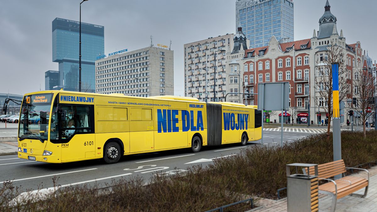 Autobus ZTM w barwach Ukrainy