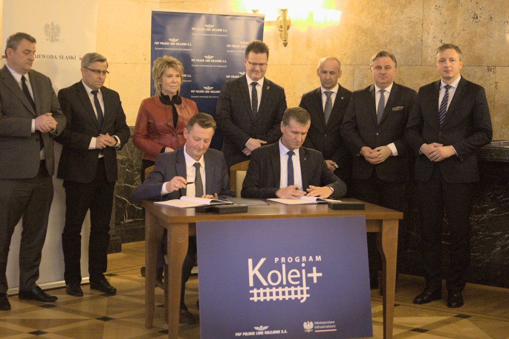 Podpisanie umowy Kolej PLUS