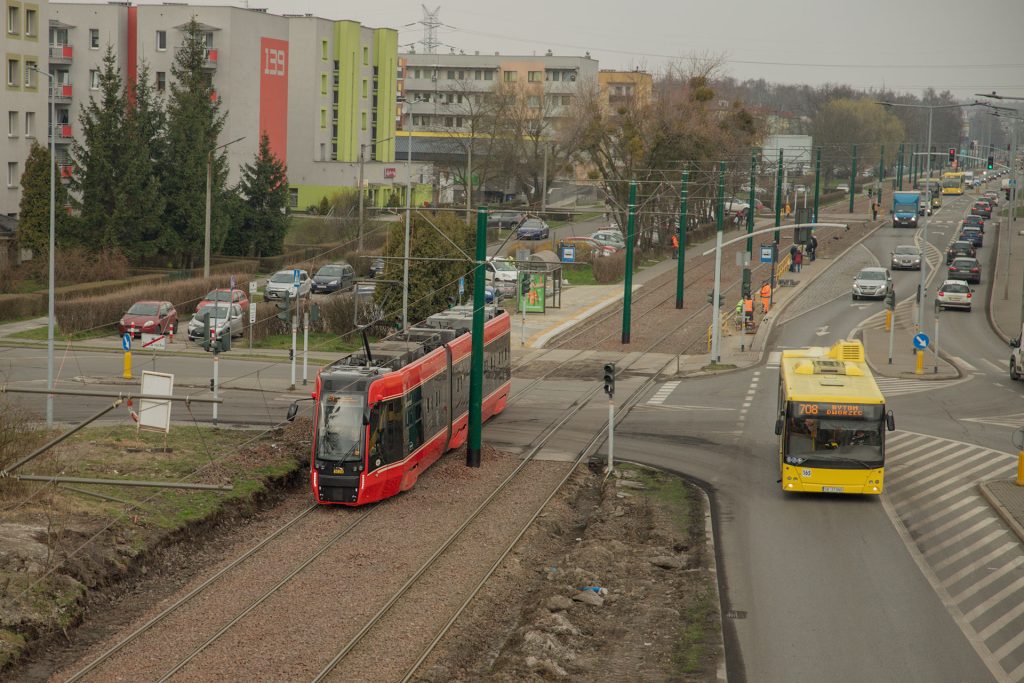 Bytom Stroszek - nowa lokalizacja stacji umożliwia przesiadki na tramwaje i autobusy Transport GZM